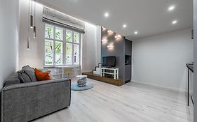 District 6Th Sense Apartment